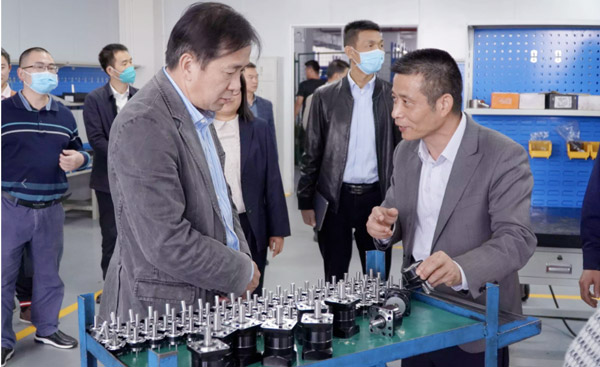 รัฐบาลและวิสาหกิจรวมพลังพัฒนา | ซูตง เลขาธิการคณะกรรมการพรรคเมืองหวงเจียง ตรวจสอบ iHF